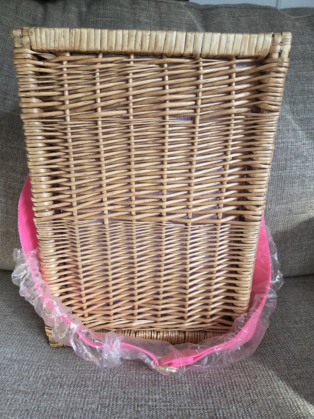 Lily Pulitzer Wine Tote Wicker Carrier in the "Cheek to Cheek" print. - Picture 3 of 6